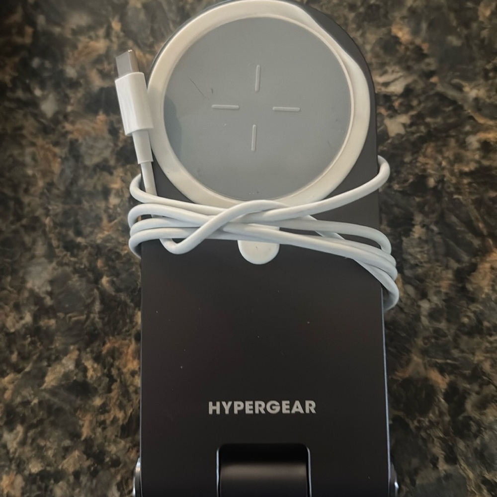 Hypergear wireless charging stand